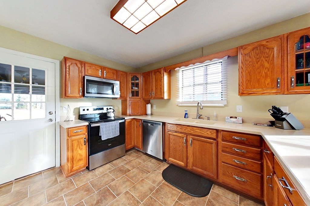 133 Lakeside Drive