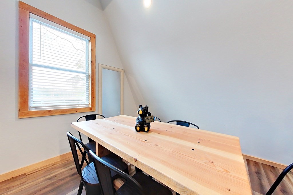 5588 Brunswick Highway