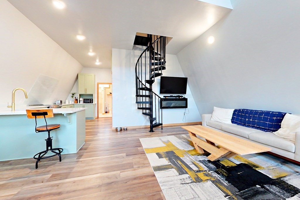 5588 Brunswick Highway