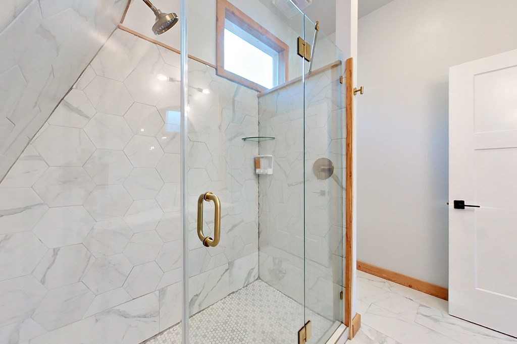 5588 Brunswick Highway