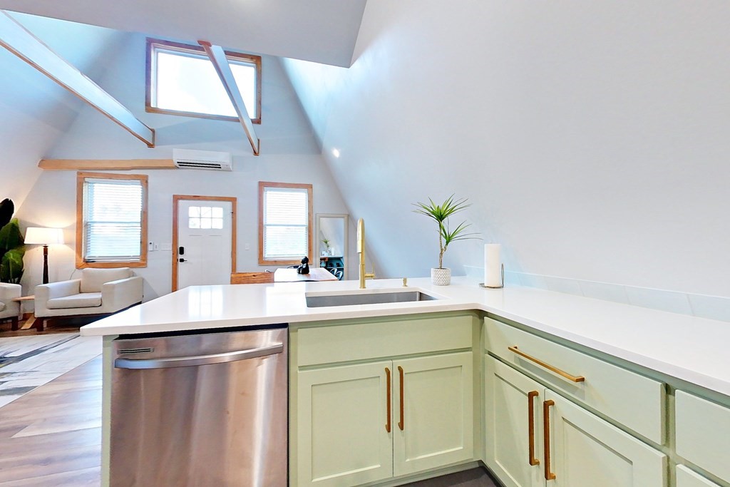 5588 Brunswick Highway