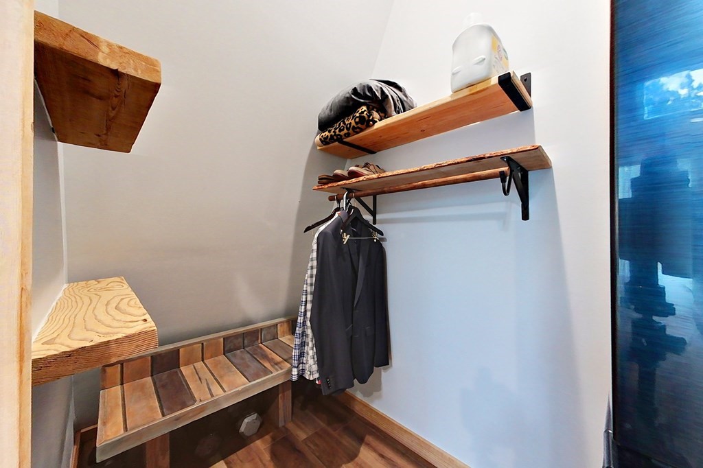 5588 Brunswick Highway