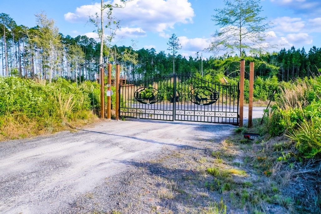 5588 Brunswick Highway