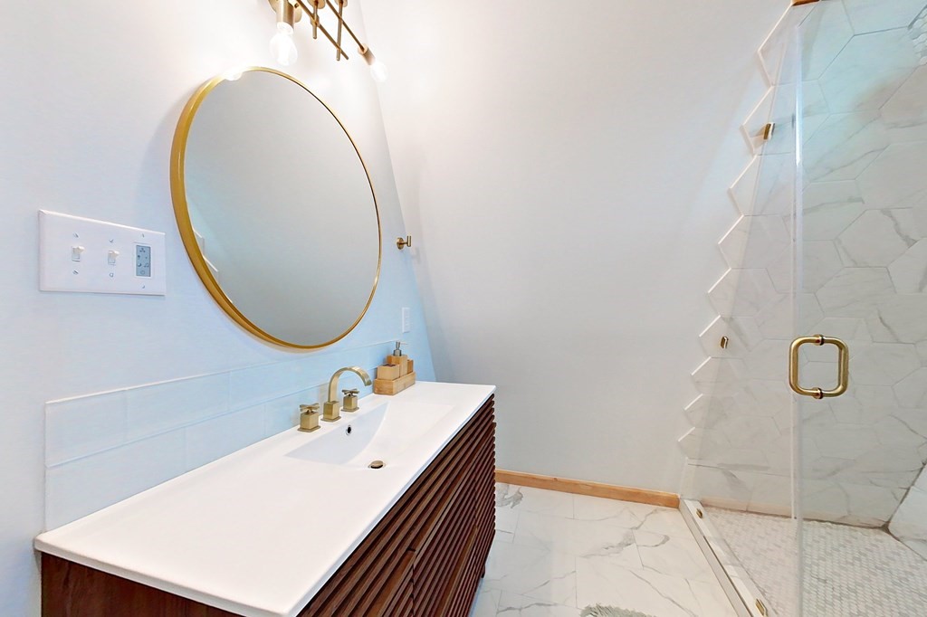 5588 Brunswick Highway