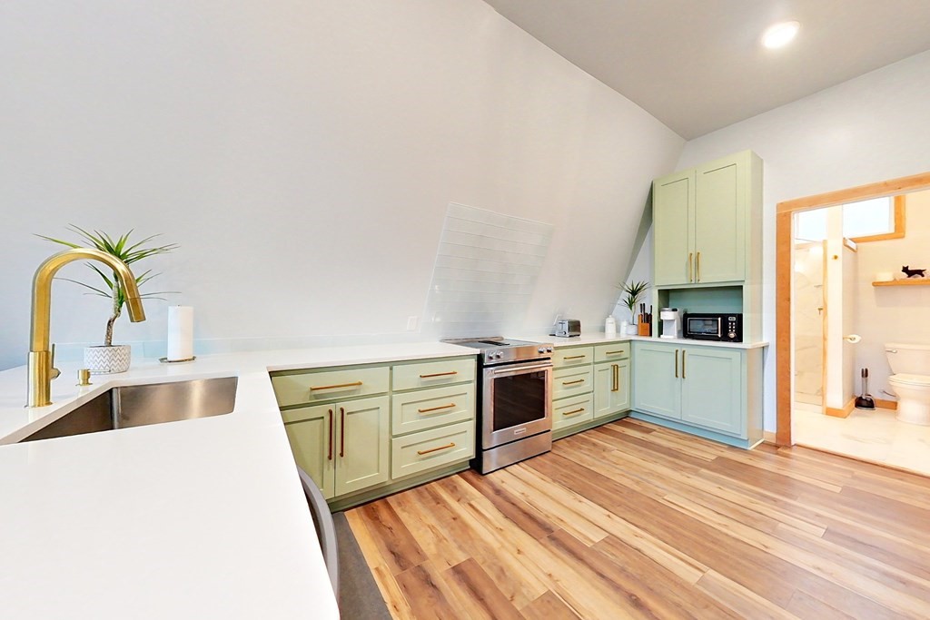 5588 Brunswick Highway