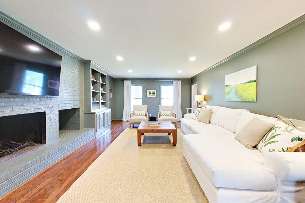 1267 S River Oaks Drive