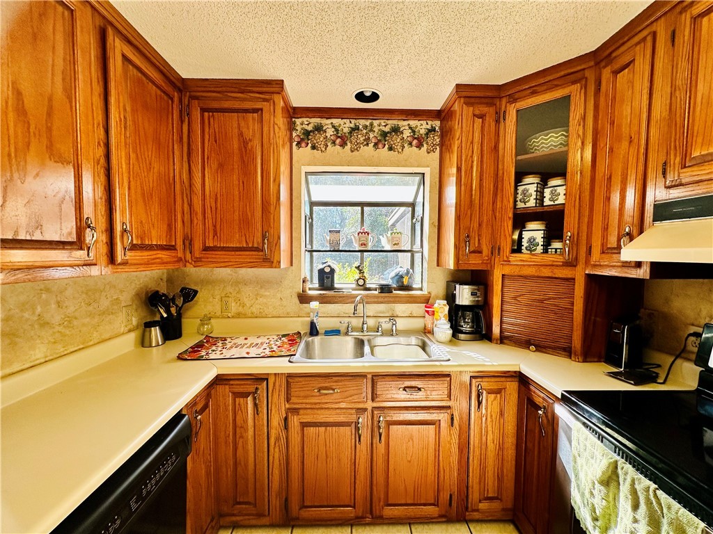 1595 Meadowood Drive