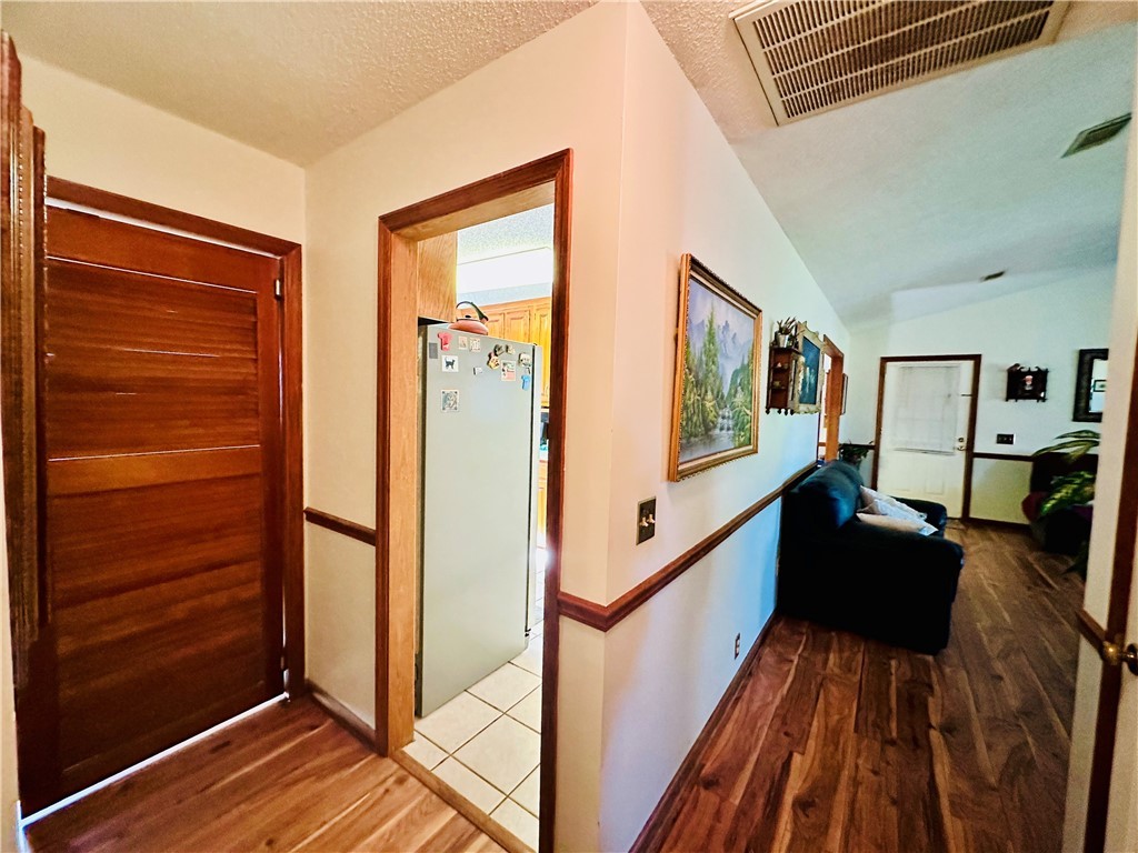 1595 Meadowood Drive