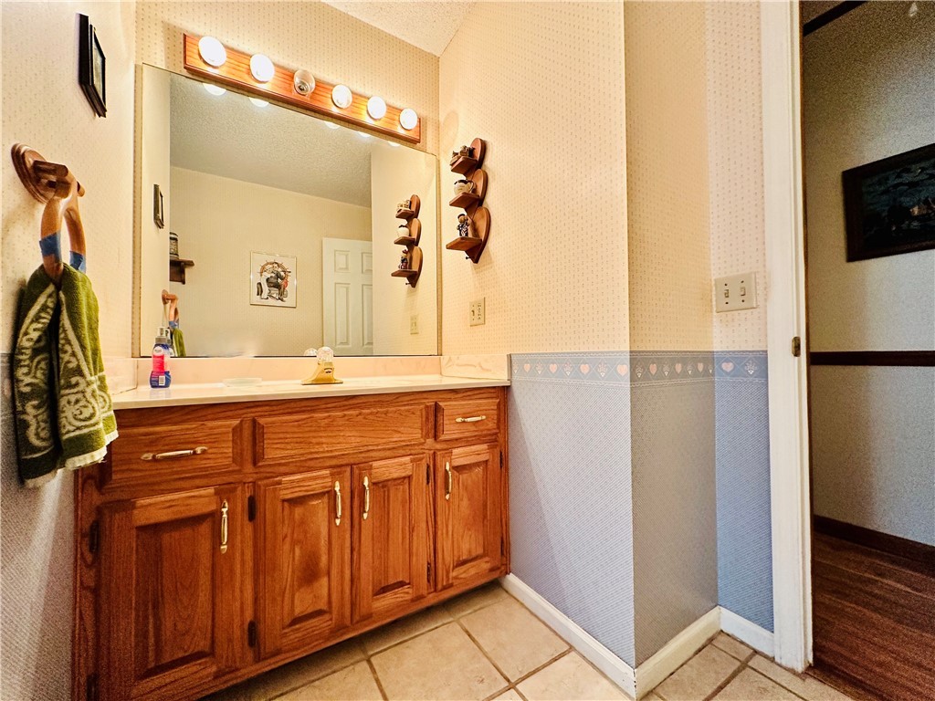 1595 Meadowood Drive