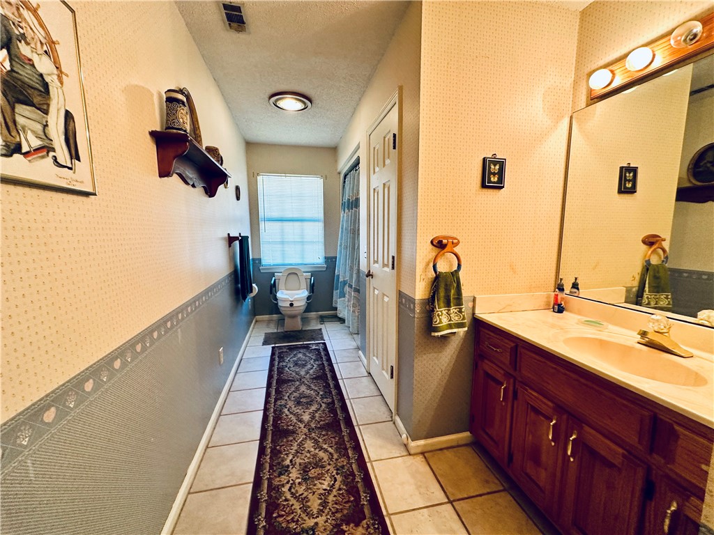 1595 Meadowood Drive