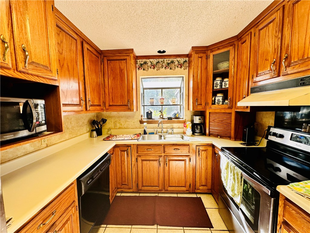 1595 Meadowood Drive