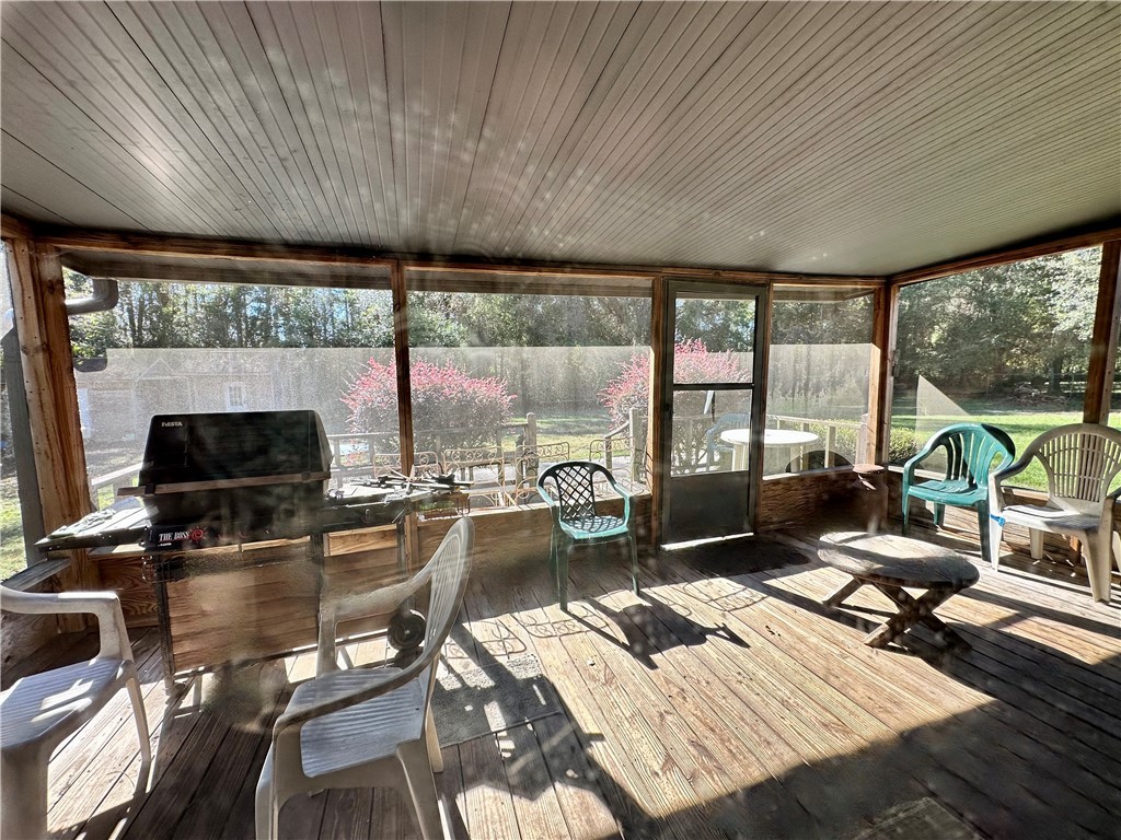 1595 Meadowood Drive