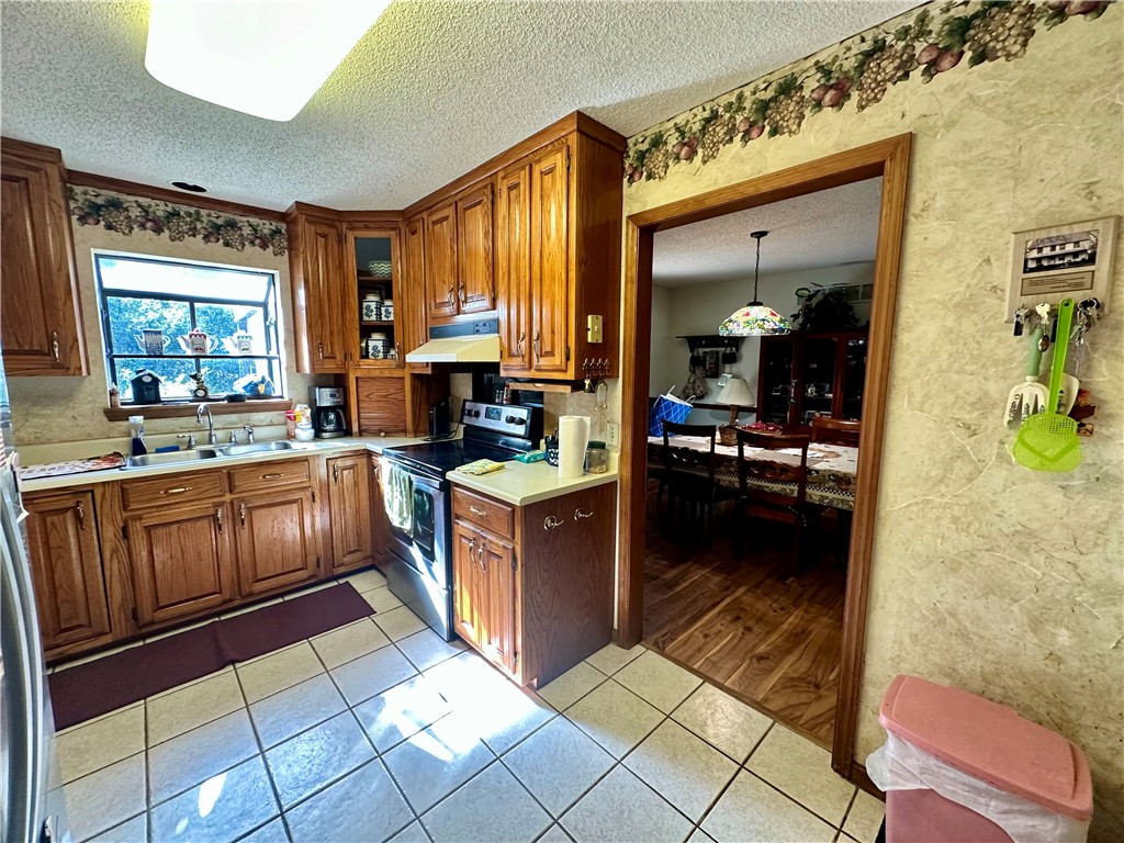 1595 Meadowood Drive