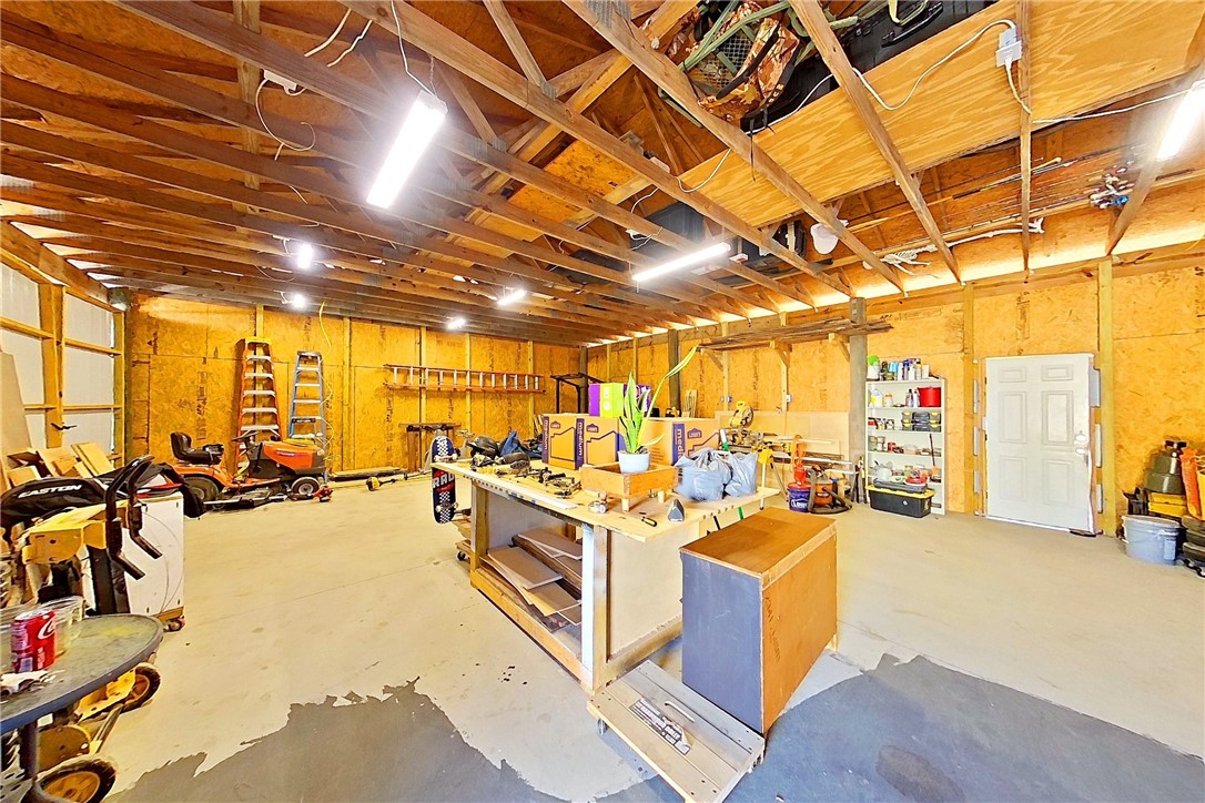 32086 Hwy 121 Highway