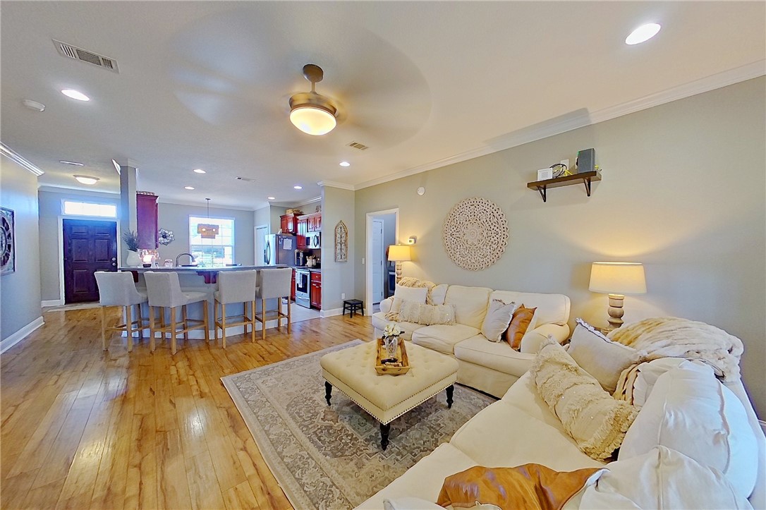 6610 Pine Ridge Circle