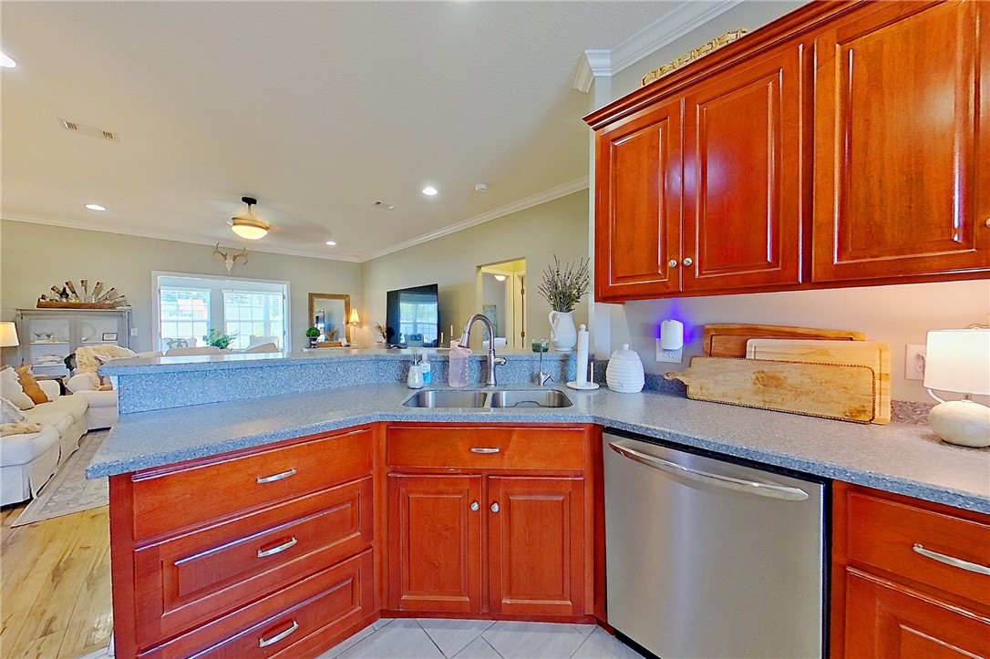 6610 Pine Ridge Circle