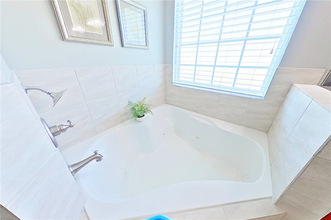 6610 Pine Ridge Circle