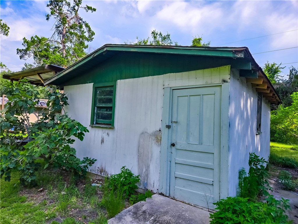 3039 Albany Ave