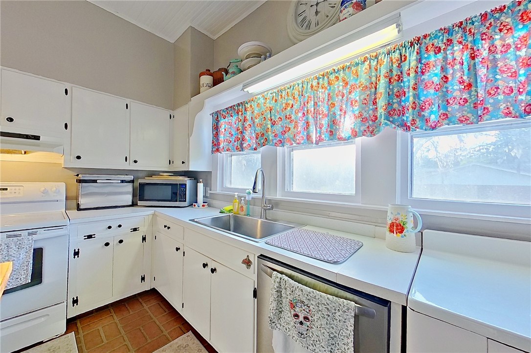 2158 Cherokee Street