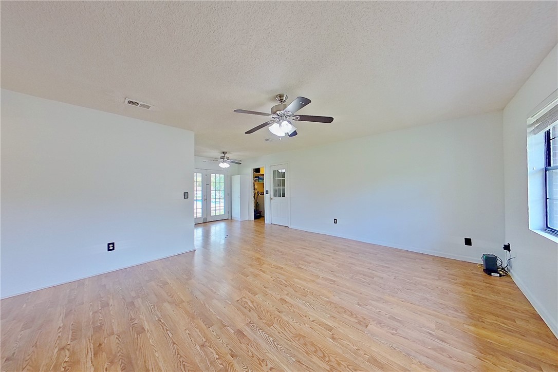 3433 Pecan Lane