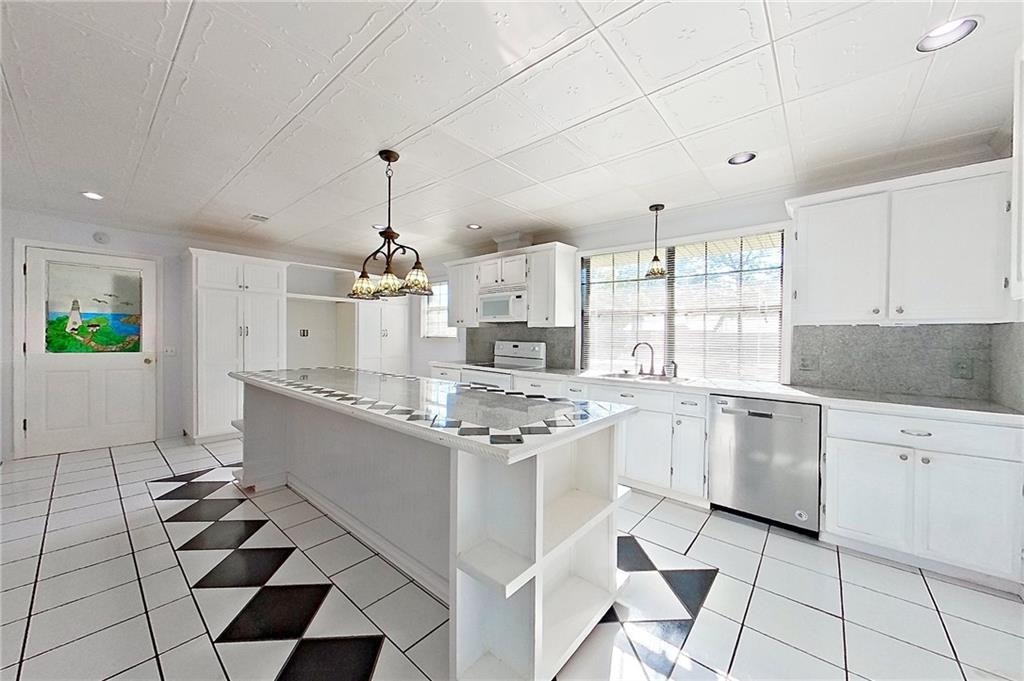 1140 Highland Drive