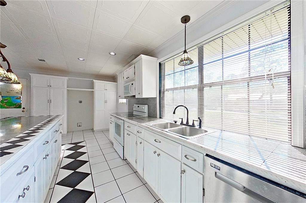 1140 Highland Drive