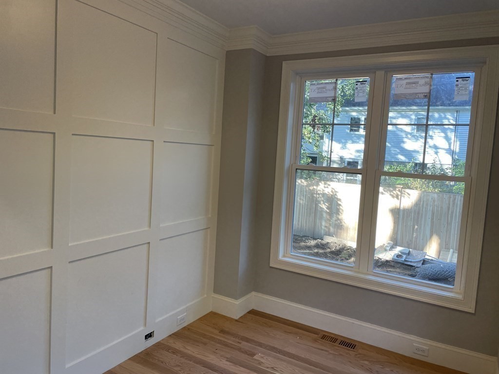 25 Oak Street # B