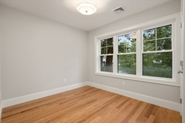 25 Oak Street # B