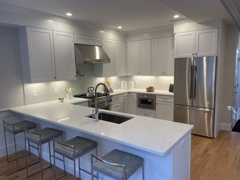 25 Oak Street # B