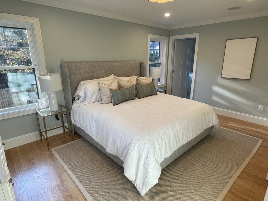 25 Oak Street # B