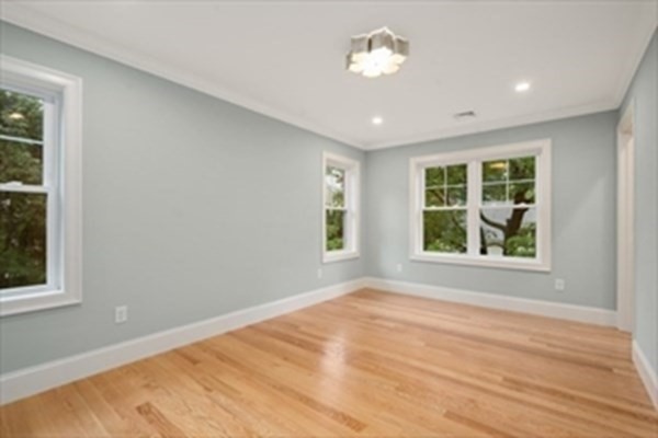 25 Oak Street # B