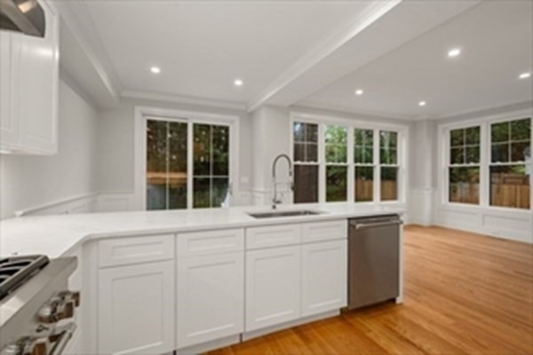 25 Oak Street # B