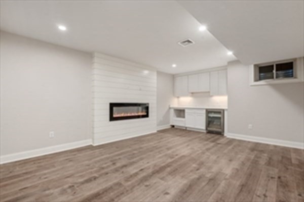 25 Oak Street # B