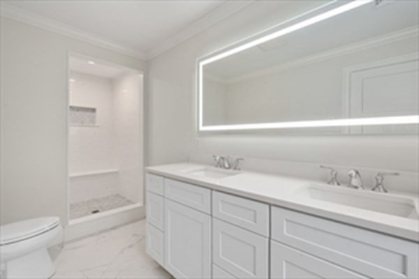 25 Oak Street # B