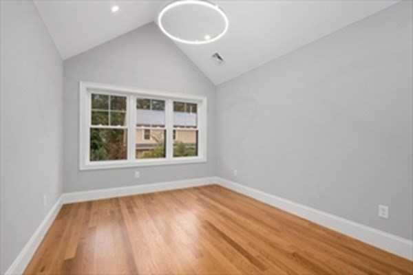 25 Oak Street # B