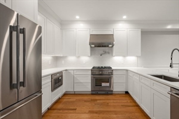 25 Oak Street # B