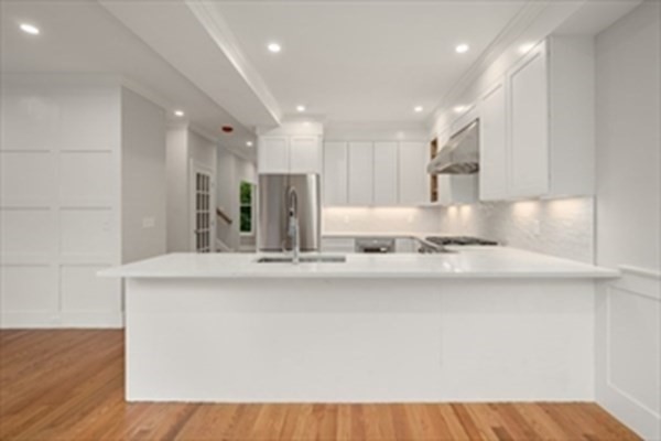 25 Oak Street # B
