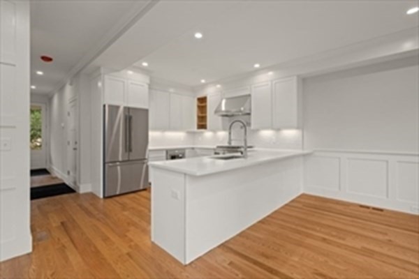 25 Oak Street # B