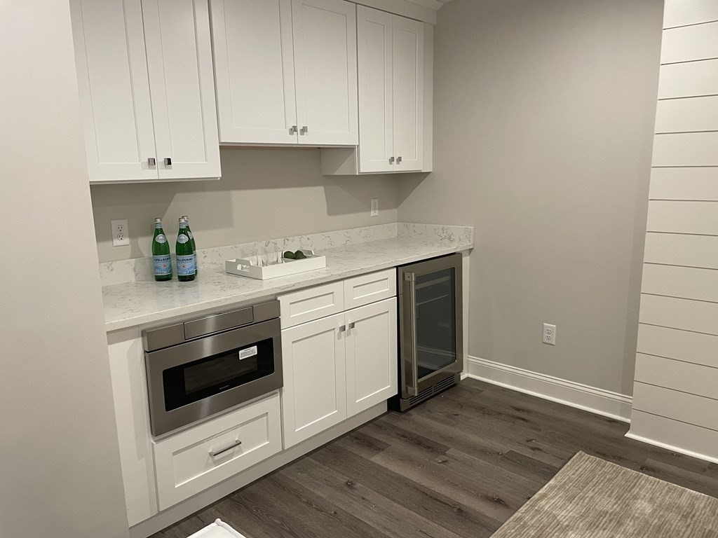 25 Oak Street # B