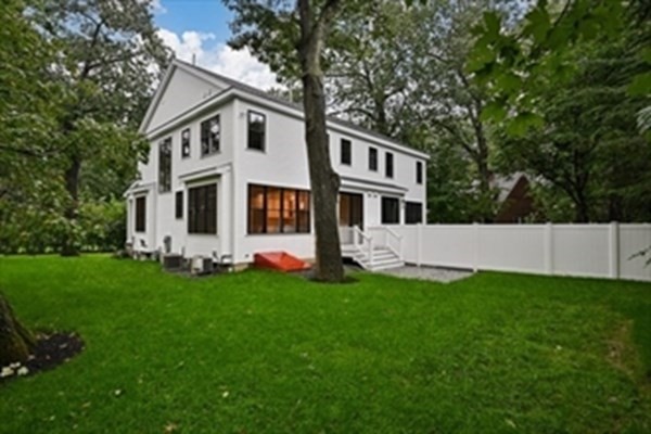 25 Oak Street # B
