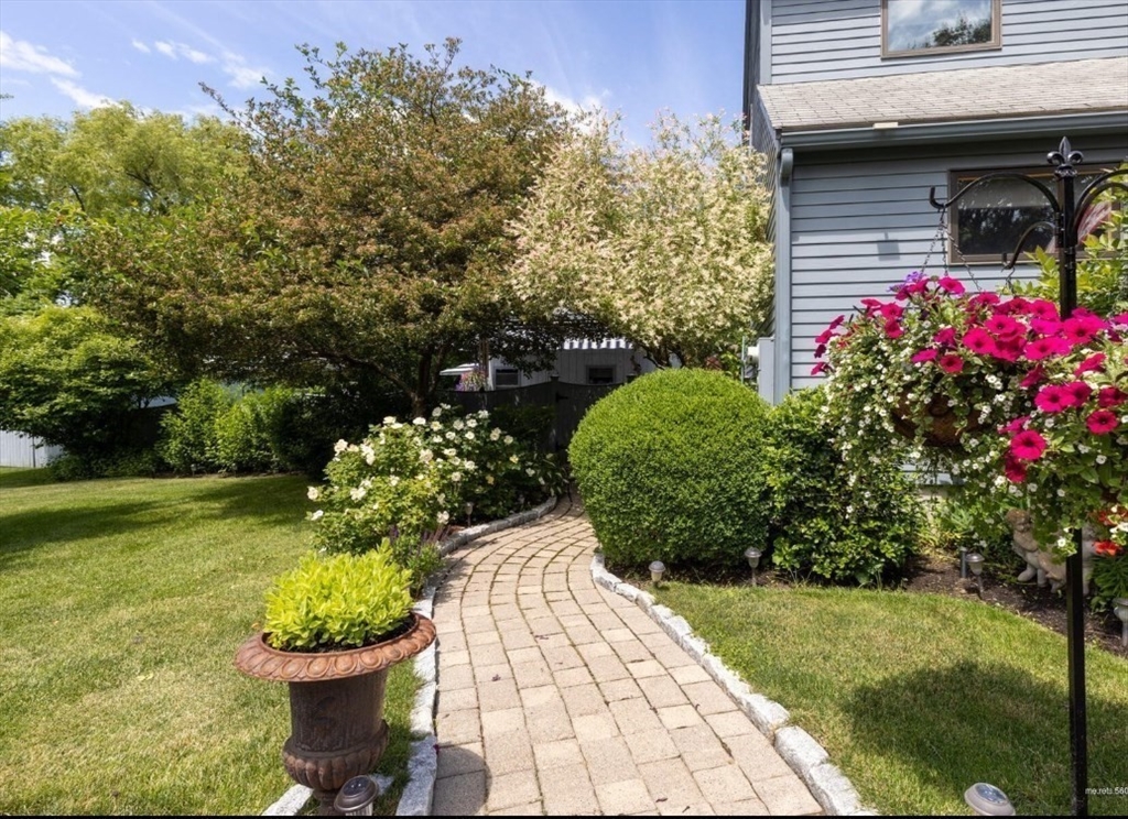 16 Howard Ave