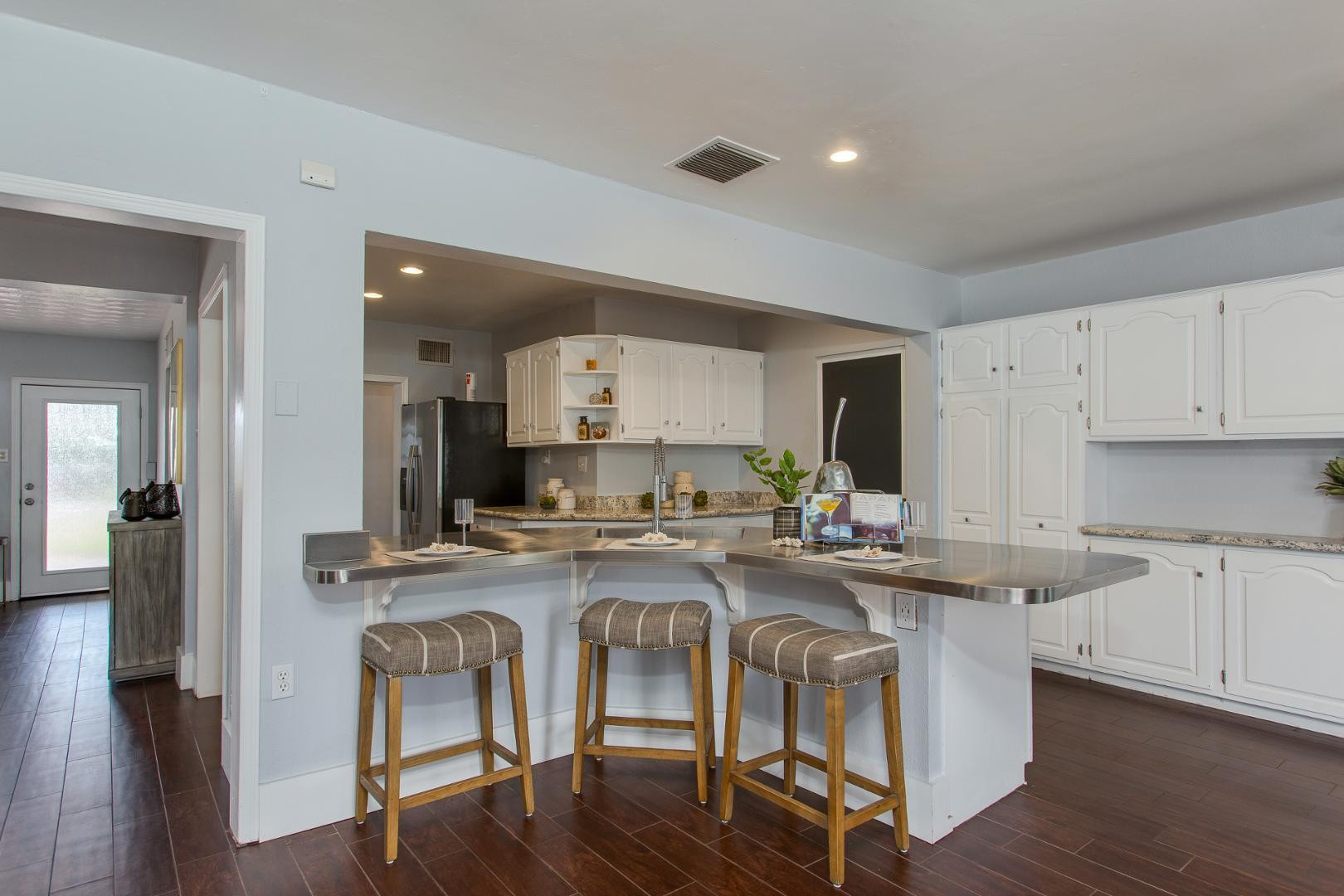 510 E Belmont Avenue