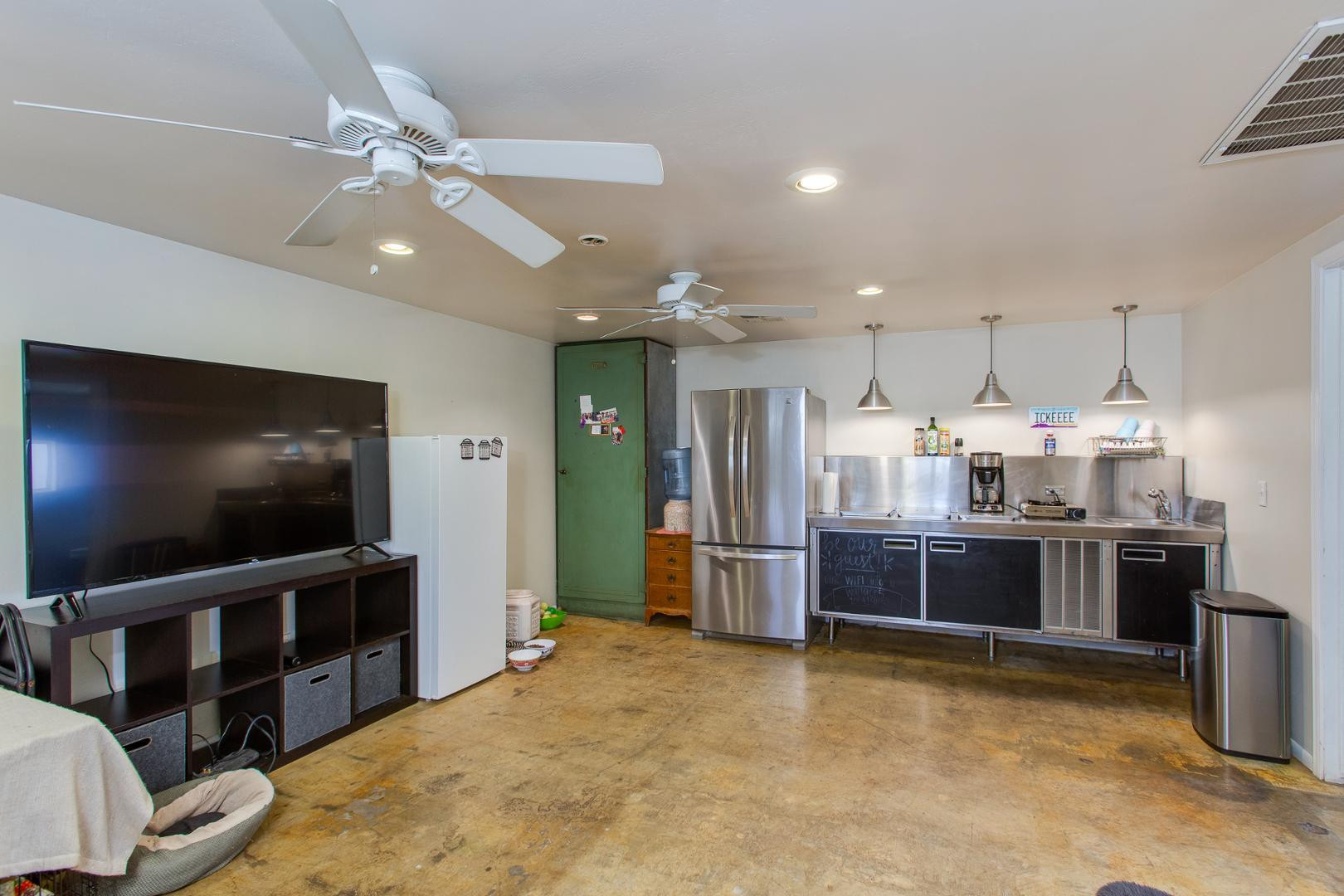 510 E Belmont Avenue