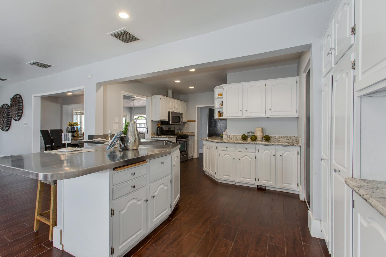 510 E Belmont Avenue