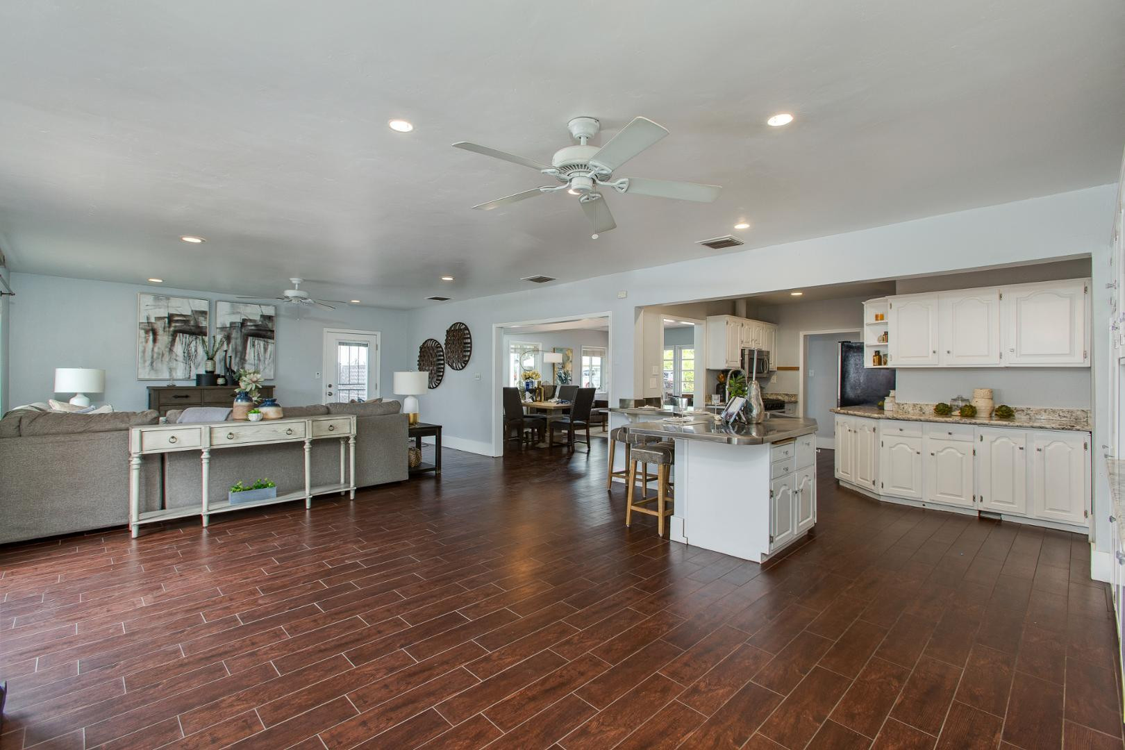 510 E Belmont Avenue