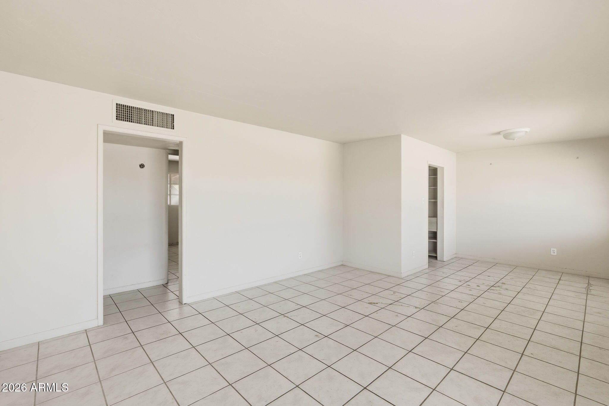 2743 W Ocotillo Road