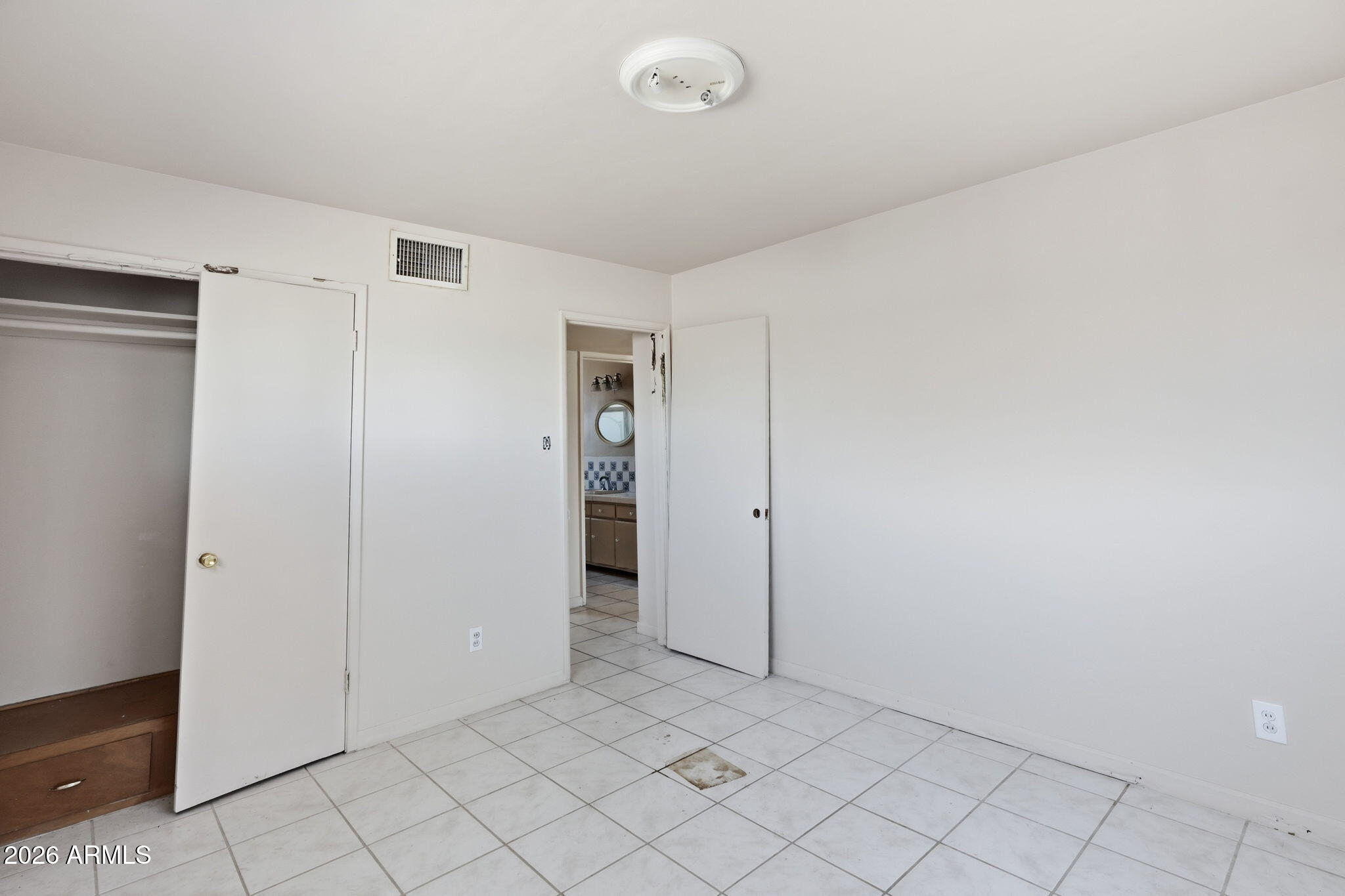 2743 W Ocotillo Road