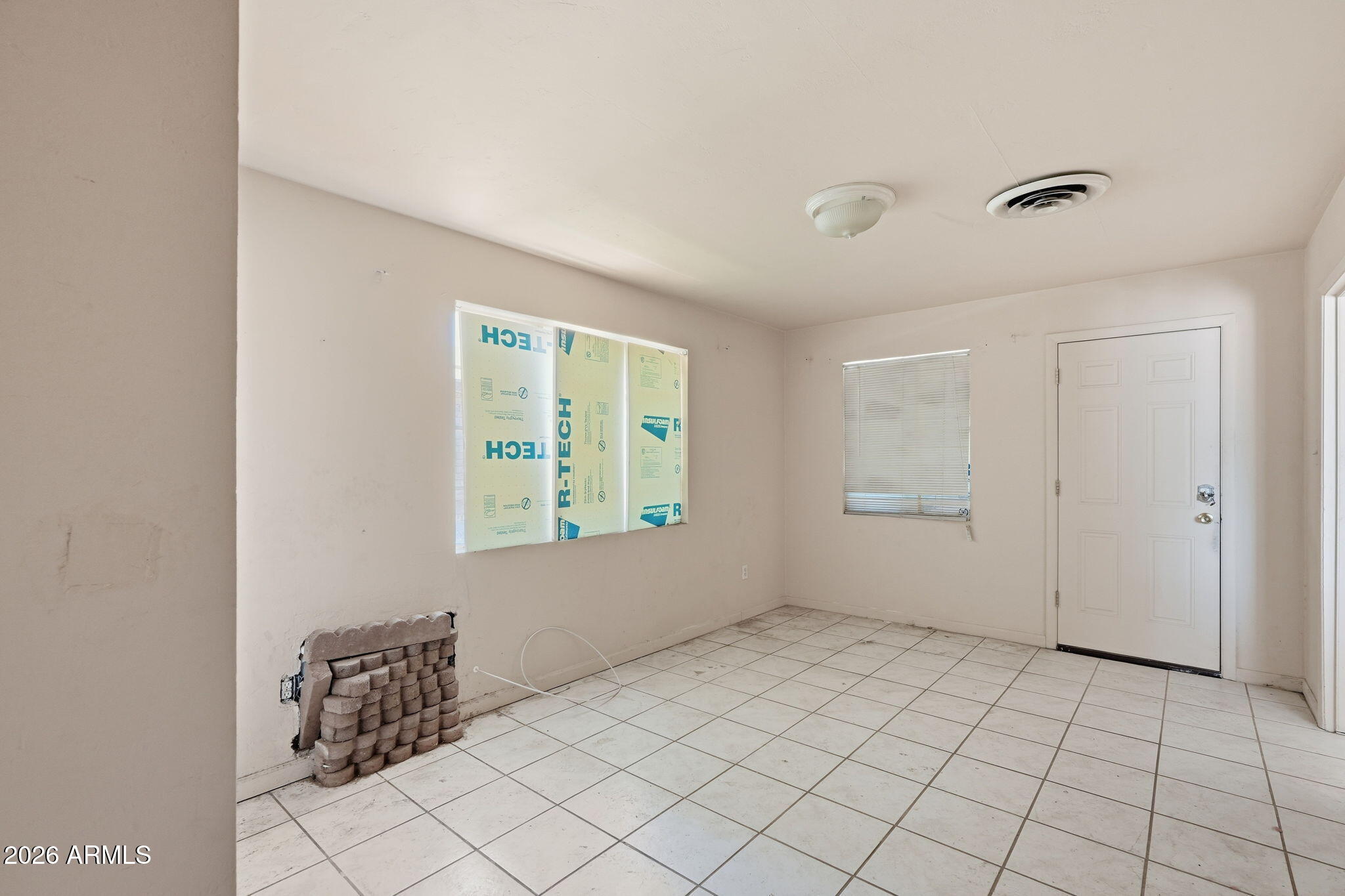 2743 W Ocotillo Road