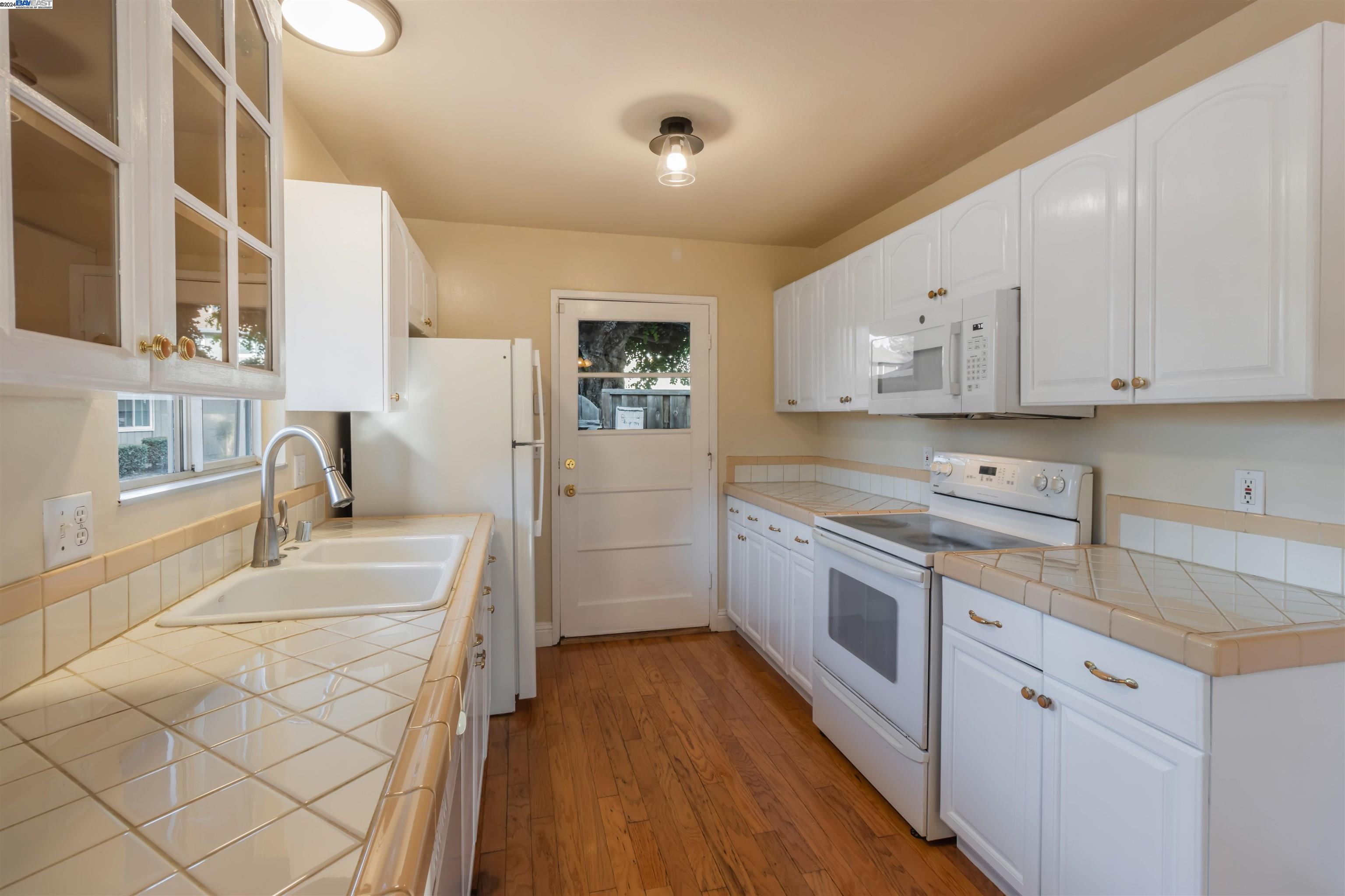 3747 Oxford Cmn