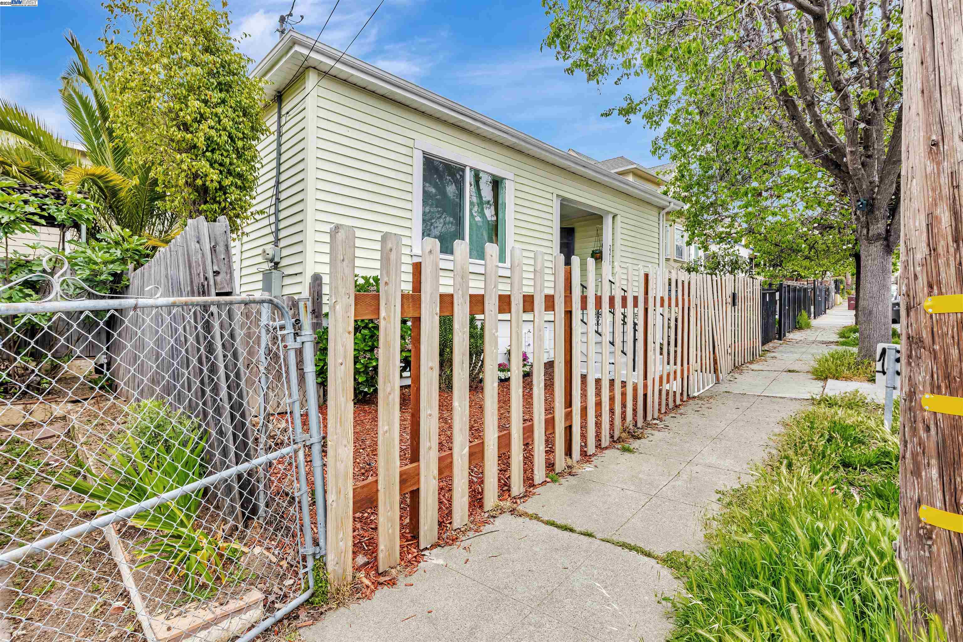 2211 24Th Ave